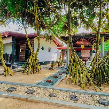 Sea Shell Villa Hikkaduwa 2 Separate Cabanas Ocean Front Villa 외부 사진