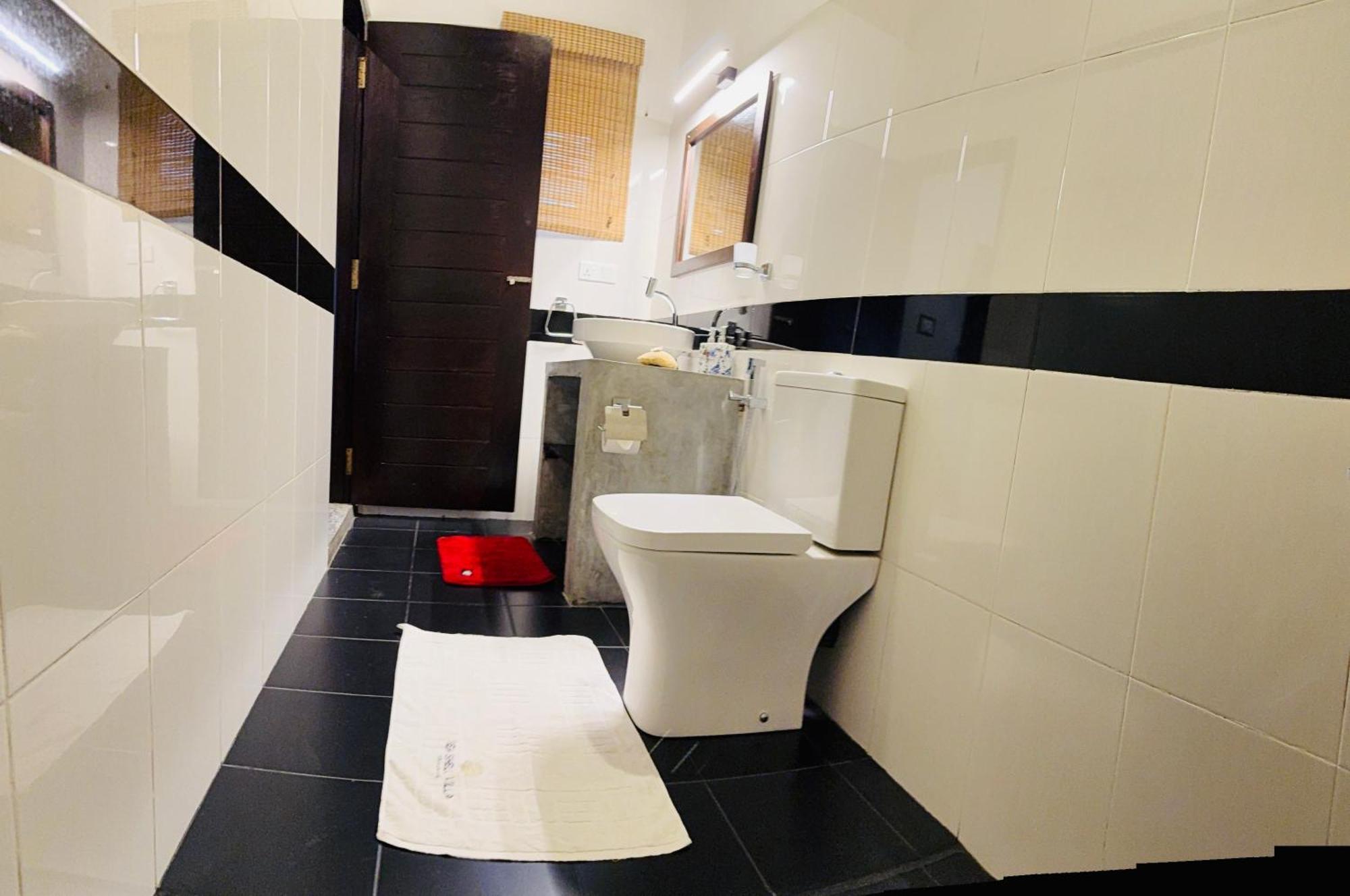 Sea Shell Villa Hikkaduwa 2 Separate Cabanas Ocean Front Villa 외부 사진