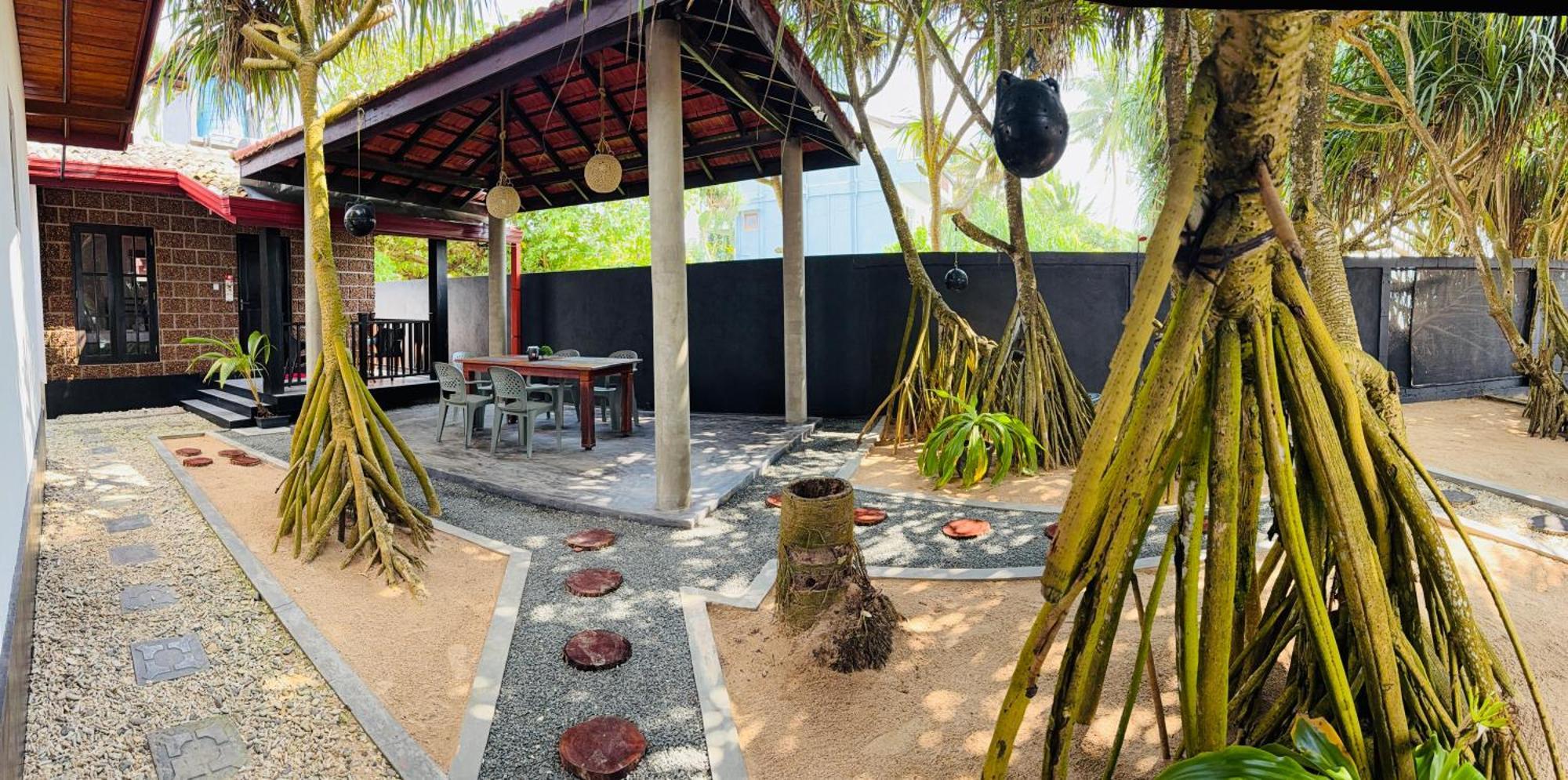 Sea Shell Villa Hikkaduwa 2 Separate Cabanas Ocean Front Villa 외부 사진