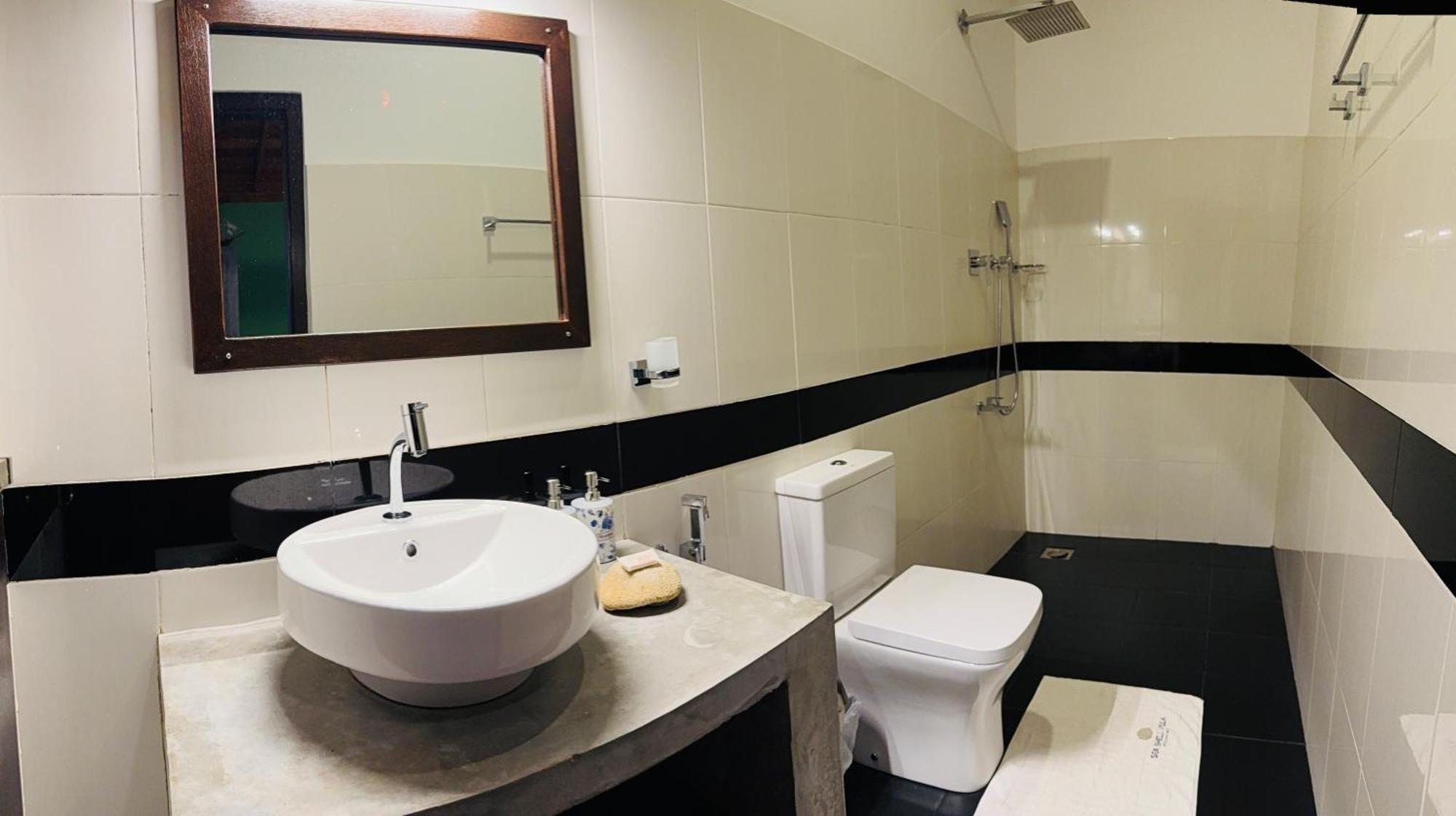 Sea Shell Villa Hikkaduwa 2 Separate Cabanas Ocean Front Villa 외부 사진