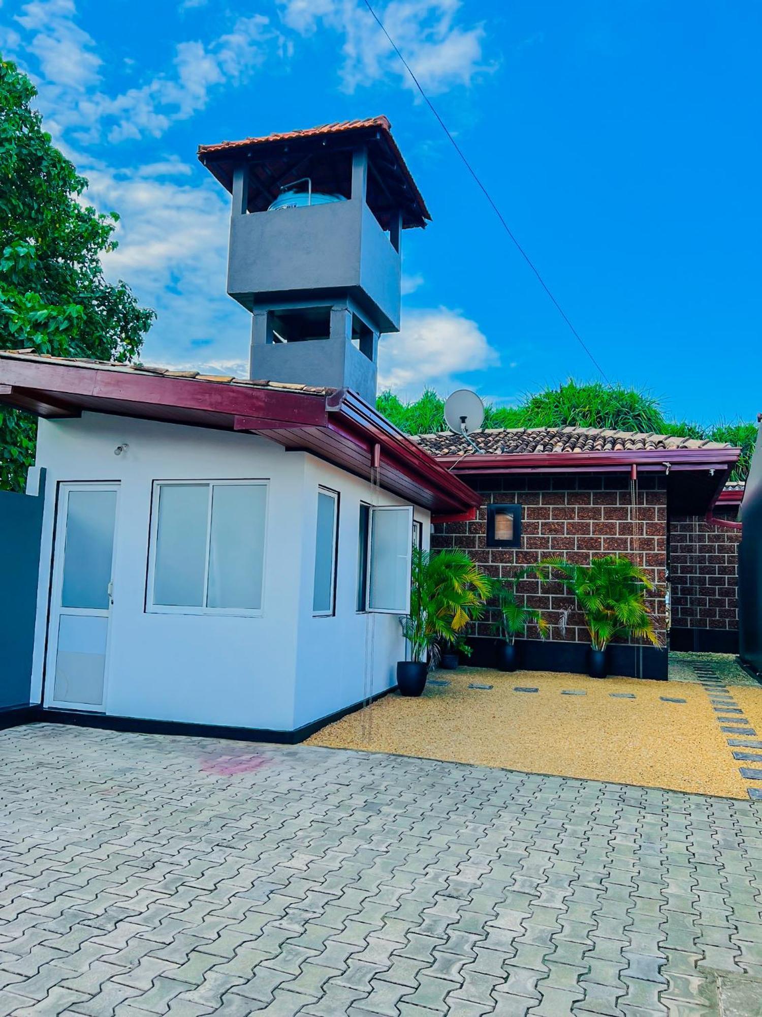 Sea Shell Villa Hikkaduwa 2 Separate Cabanas Ocean Front Villa 외부 사진