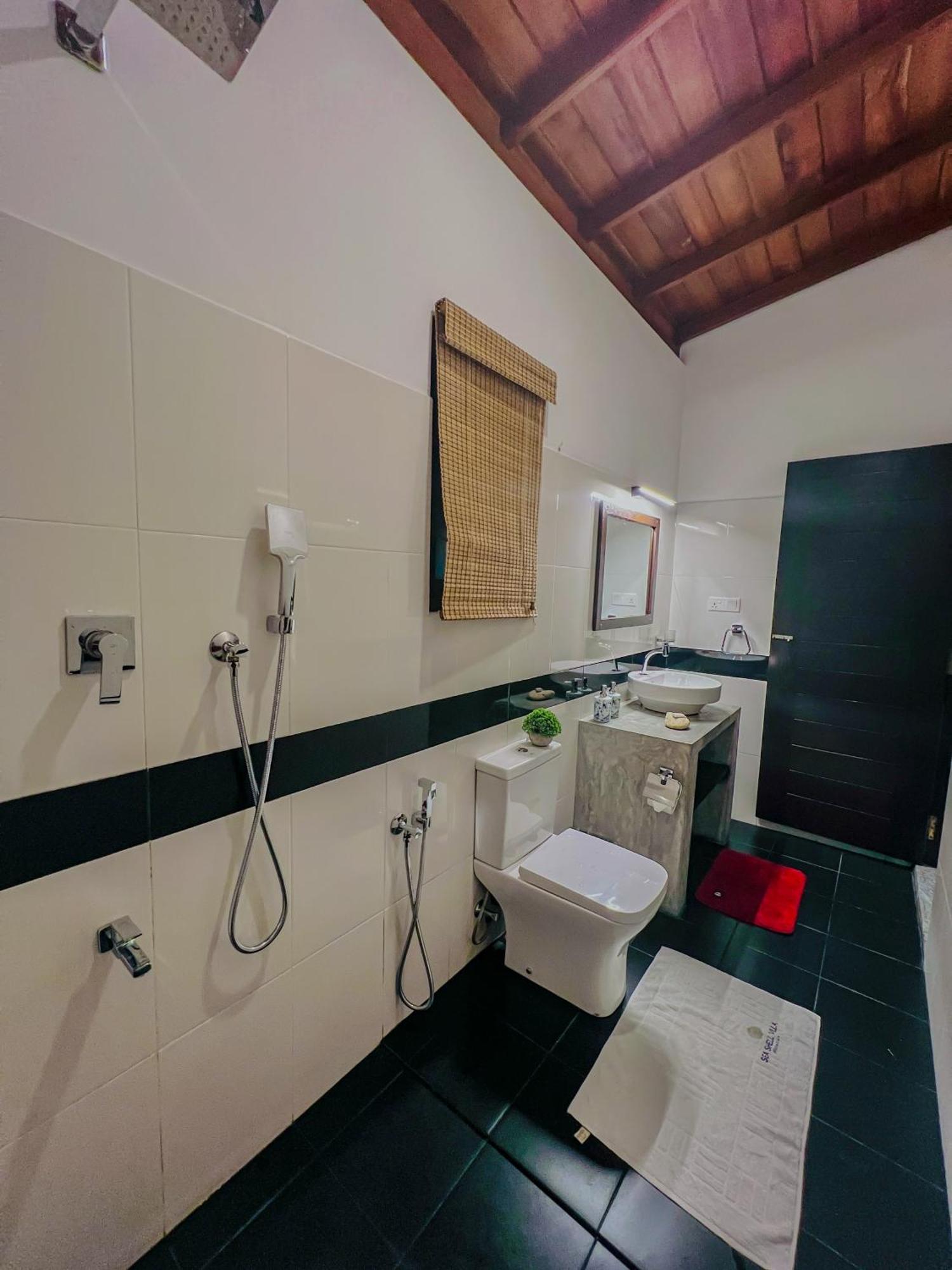 Sea Shell Villa Hikkaduwa 2 Separate Cabanas Ocean Front Villa 외부 사진